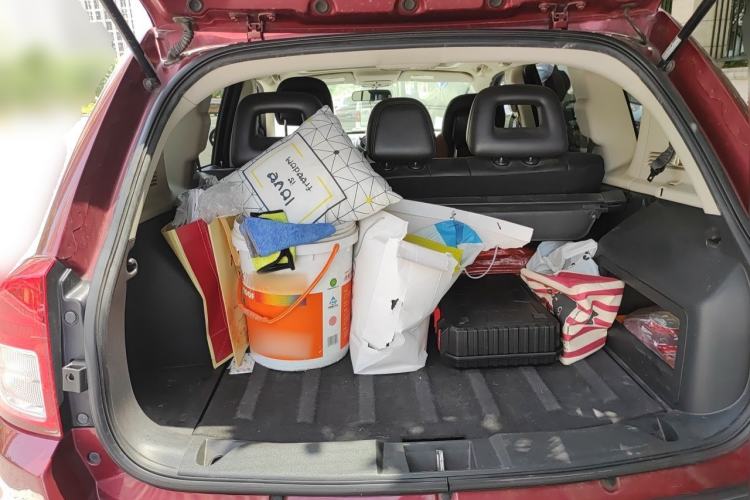 Used Jeep Compass 2011 2.4L four-wheel-drive sport version Trunk