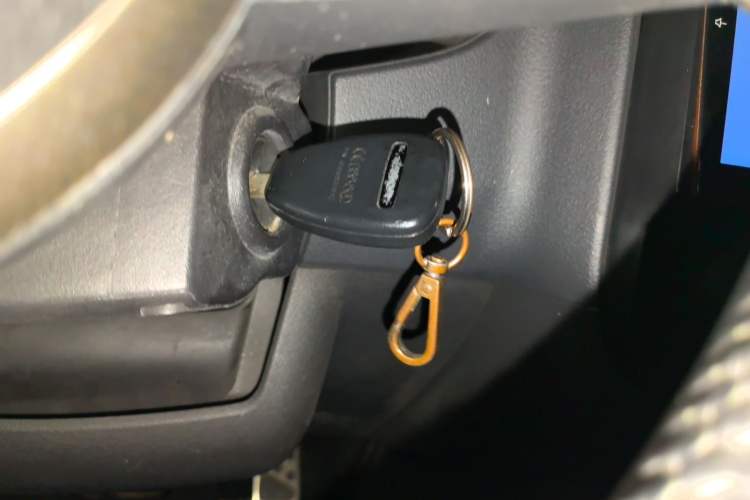 Used Jeep Compass 2011 2.4L four-wheel drive Comfort version Vehicle Key