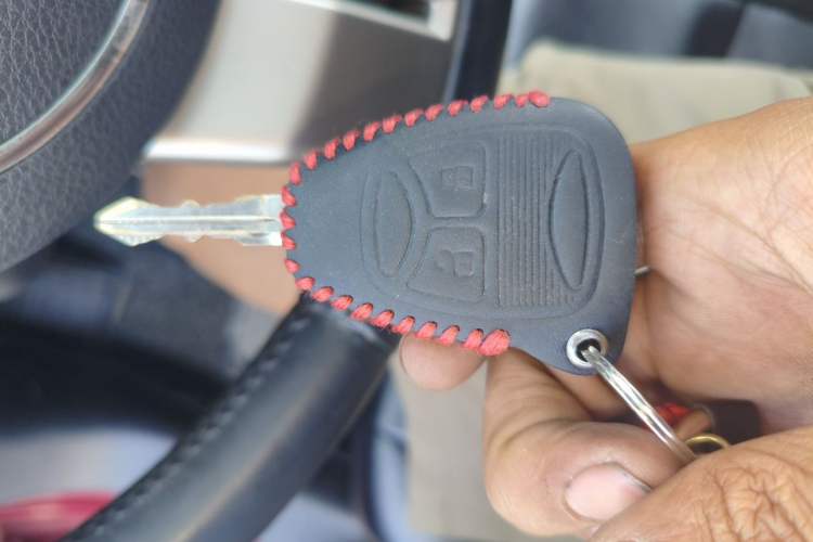 Used Jeep Compass 2011 2.4L four-wheel drive luxury version Vehicle Key