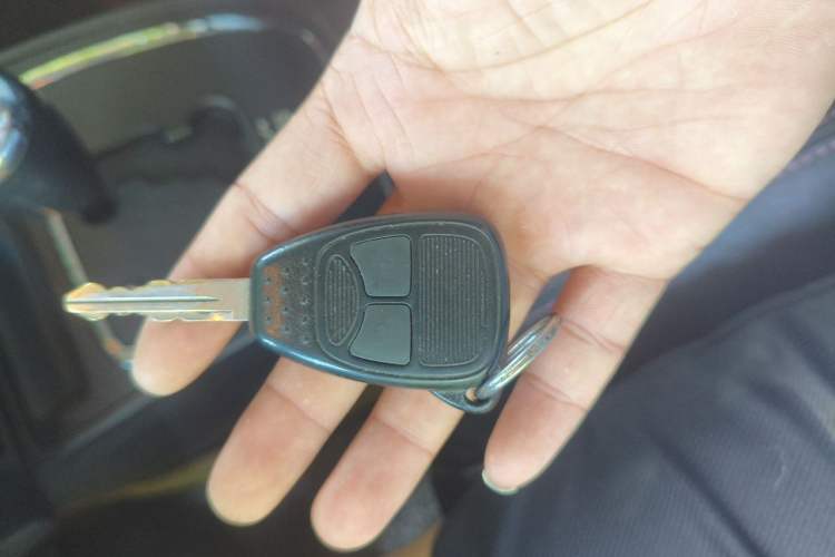 Used Jeep Compass 2011 2.4L four-wheel-drive sport version Vehicle Key