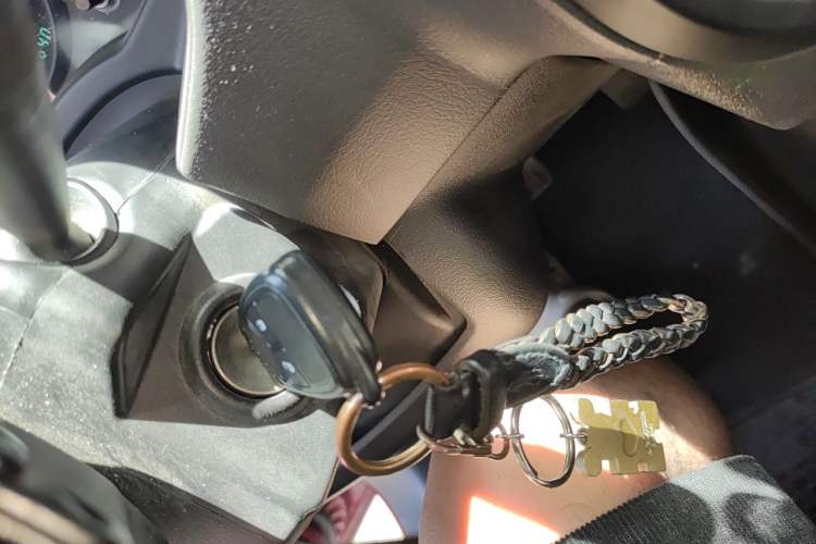 Used Jeep Compass 2011 2.4L four-wheel-drive sport version Vehicle Key