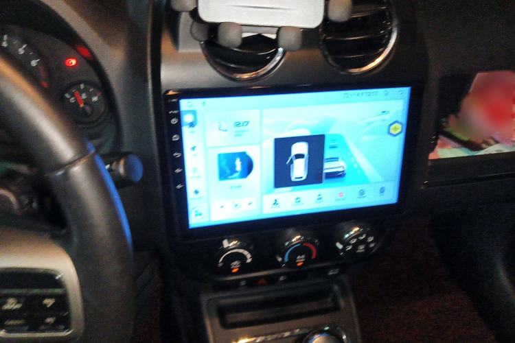 Used Jeep Compass 2011 2.0L two-wheel drive sport version Audio And AC Panel