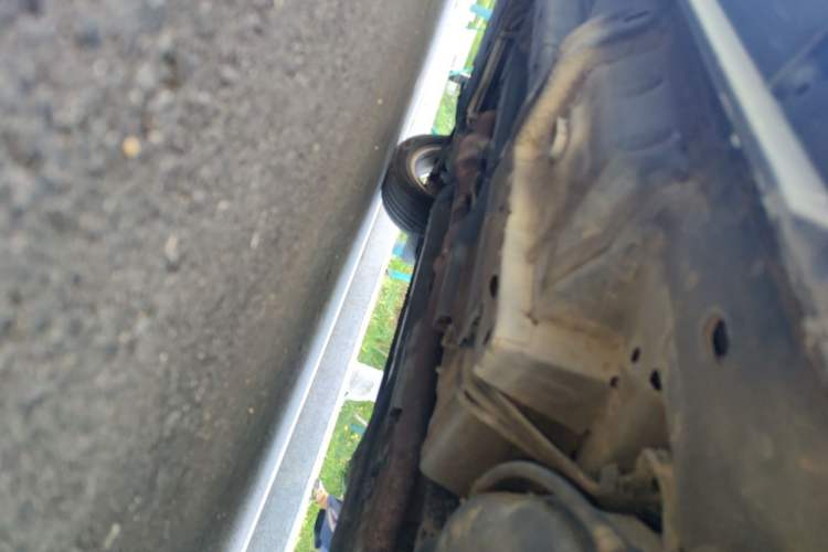 Used Jeep Compass 2011 2.4L four-wheel drive Comfort version Chassis Rear Left