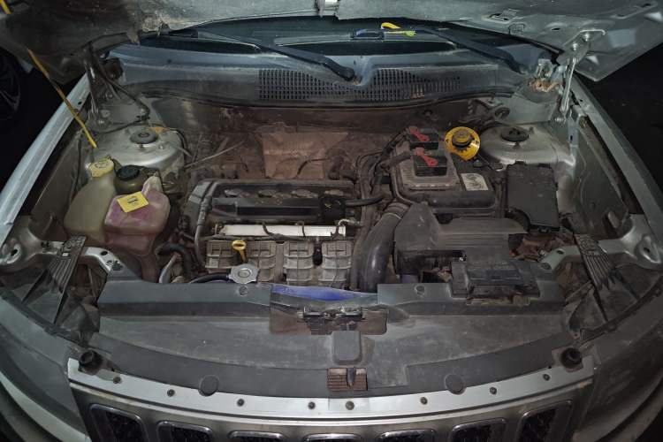 Used Jeep Compass 2011 2.4L Four-wheel Drive Classic Upgrade Edition Engine Bay