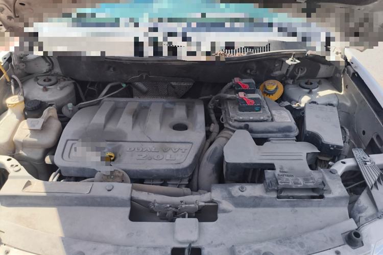 Used Jeep Compass 2011 2.0L two-wheel drive sport version Engine Bay