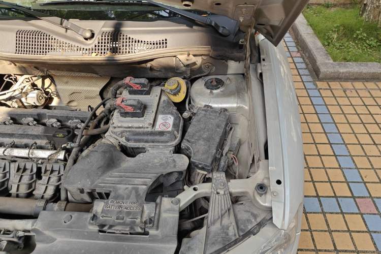 Used Jeep Compass 2011 2.0L two-wheel drive sport version Engine Bay Left