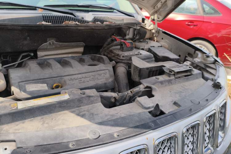 Used Jeep Compass 2011 2.0L two-wheel drive sport version Engine Bay Left