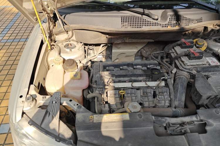 Used Jeep Compass 2011 2.0L two-wheel drive sport version Engine Bay Right