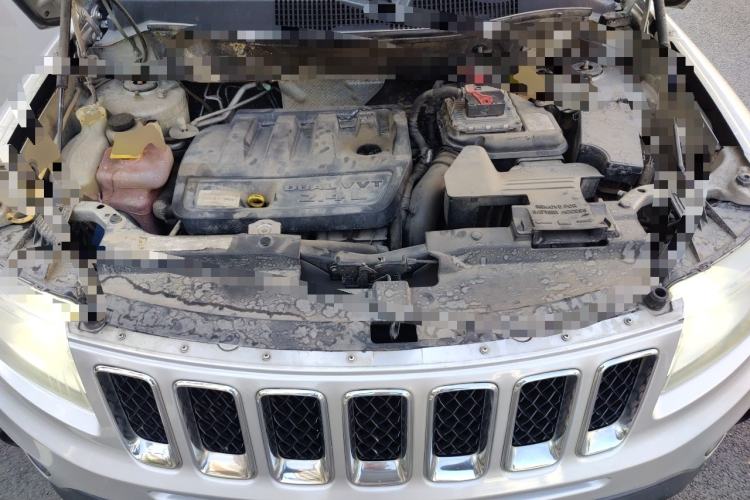 Used Jeep Compass 2011 2.4L four-wheel drive Comfort version Engine Bay