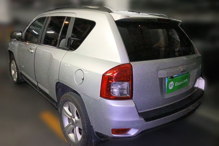 Used Jeep Compass 2011 2.0L two-wheel drive sport version Exterior 3