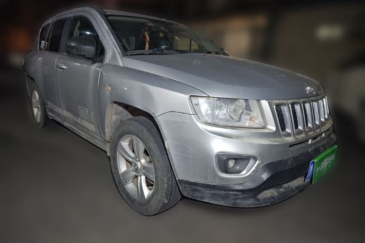 Used Jeep Compass 2011 2.4L Four-wheel Drive Classic Upgrade Edition Front Right 45 Deg