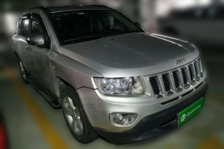 Used Jeep Compass 2011 2.4L four-wheel drive Comfort version Front Right 45 Deg