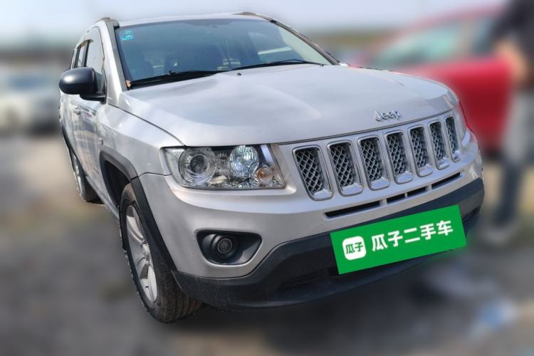 Used Jeep Compass 2011 2.0L two-wheel drive sport version Front Right 45 Deg