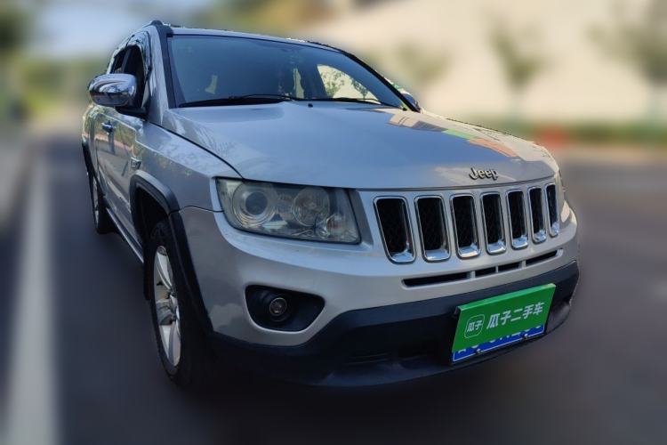Used Jeep Compass 2011 2.4L four-wheel drive Comfort version Front Right 45 Deg