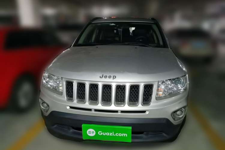 Used Jeep Compass 2011 2.4L four-wheel drive Comfort version Front