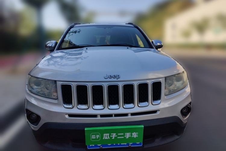 Used Jeep Compass 2011 2.4L four-wheel drive Comfort version Front