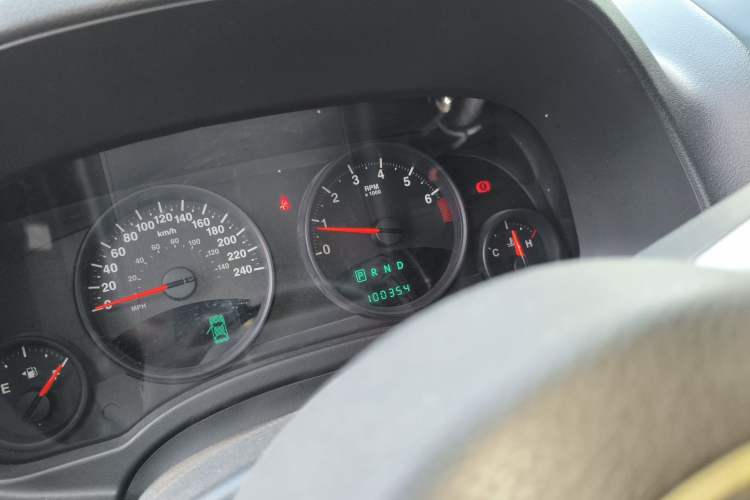 Used Jeep Compass 2011 2.0L two-wheel drive sport version Instrument Cluster