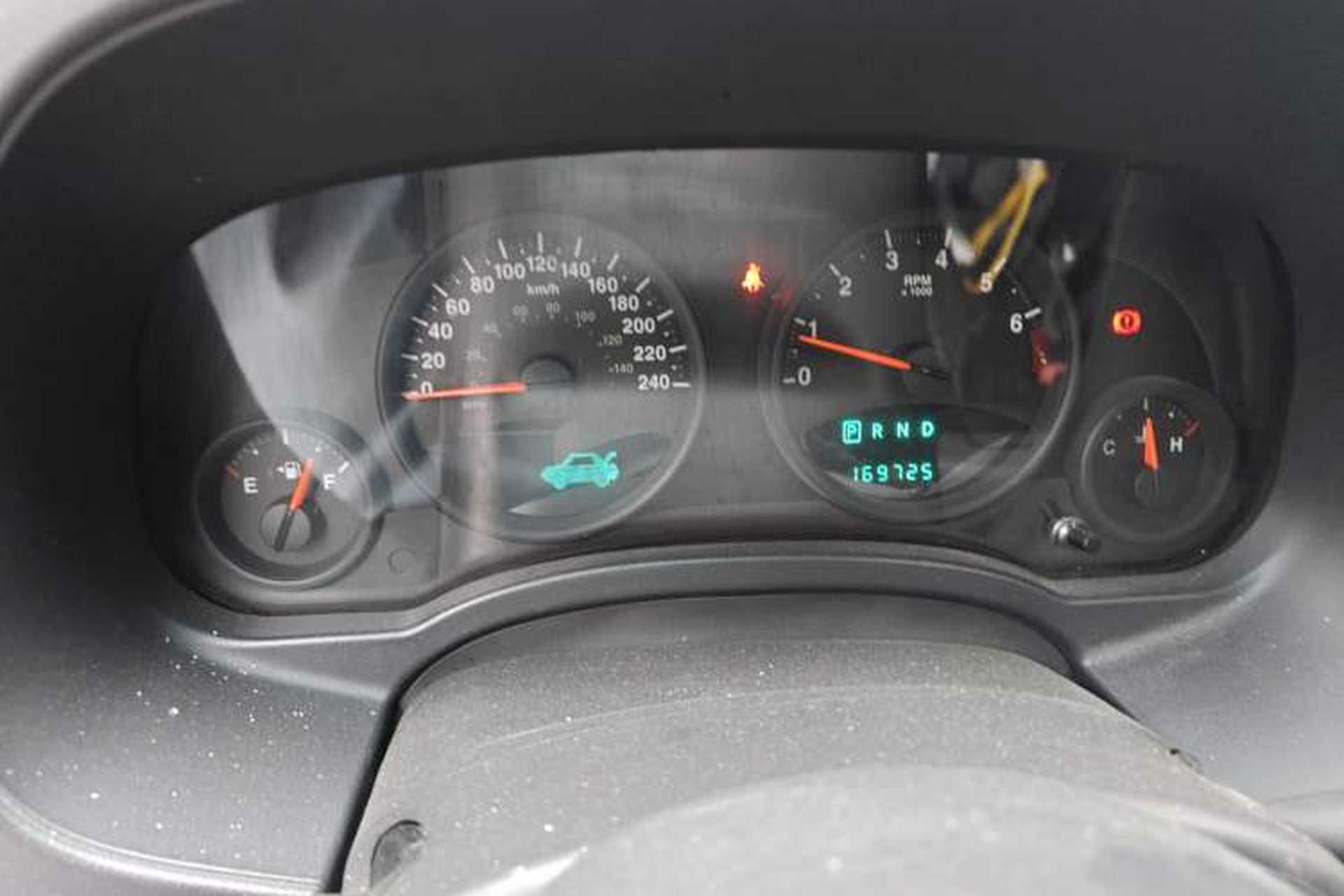 Used Jeep Compass 2011 2.4L four-wheel drive Comfort version Instrument Cluster