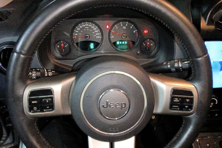 Used Jeep Compass 2011 2.0L two-wheel drive sport version Instrument Cluster