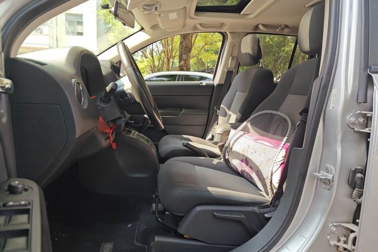 Used Jeep Compass 2011 2.0L two-wheel drive sport version Left Front Seat