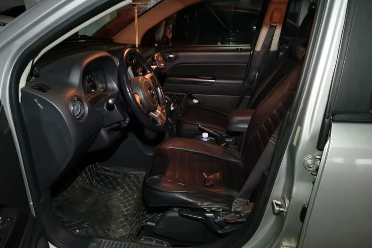 Used Jeep Compass 2011 2.4L four-wheel drive Comfort version Left Front Seat