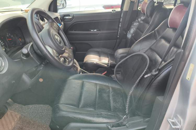 Used Jeep Compass 2011 2.0L two-wheel drive sport version Left Front Seat