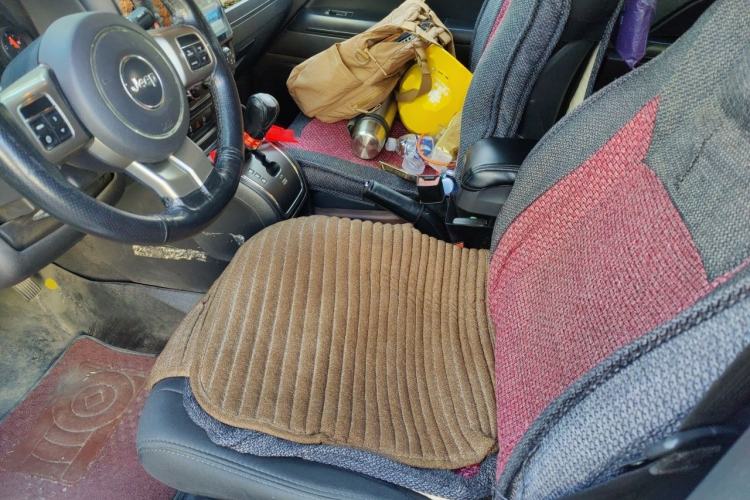 Used Jeep Compass 2011 2.4L four-wheel drive Comfort version Left Front Seat