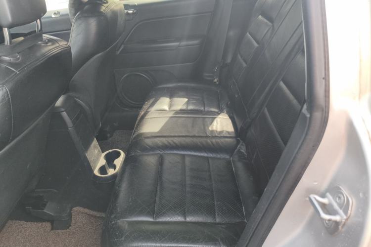 Used Jeep Compass 2011 2.0L two-wheel drive sport version Left Rear Seat