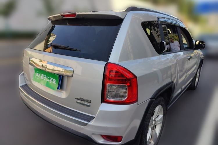 Used Jeep Compass 2011 2.4L four-wheel drive Comfort version Rear Right 45 Deg