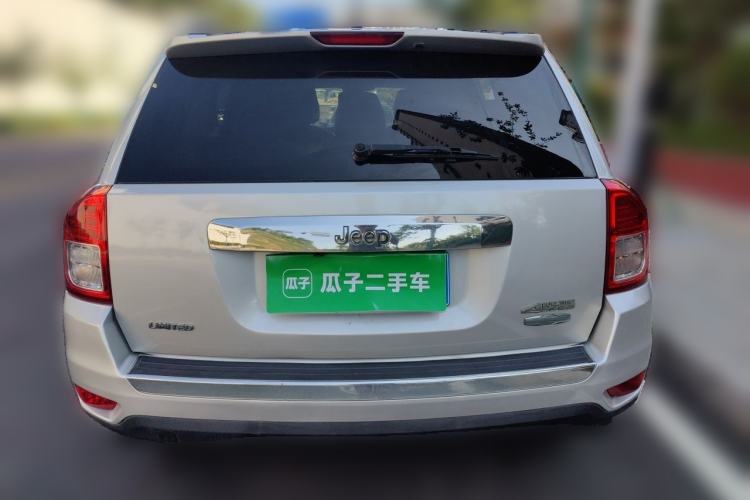 Used Jeep Compass 2011 2.4L four-wheel drive Comfort version Rear