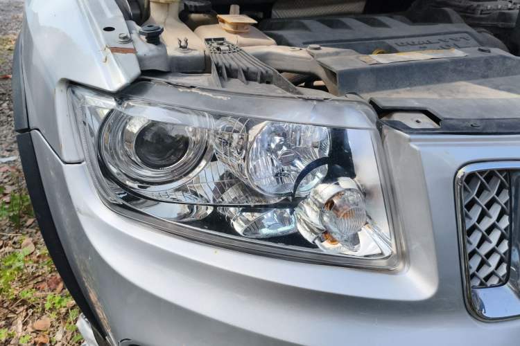 Used Jeep Compass 2011 2.0L two-wheel drive sport version Right Front Headlight