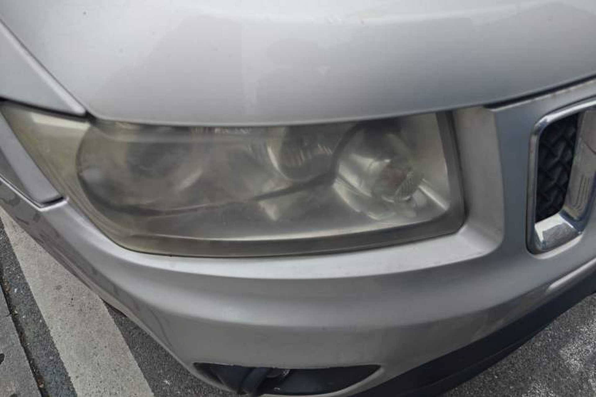 Used Jeep Compass 2011 2.4L four-wheel drive Comfort version Right Front Headlight