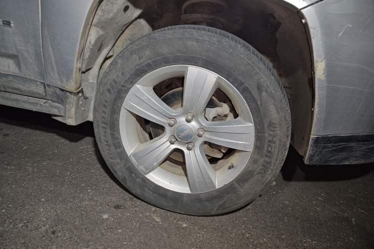 Used Jeep Compass 2011 2.4L Four-wheel Drive Classic Upgrade Edition Right Front Wheel Hub
