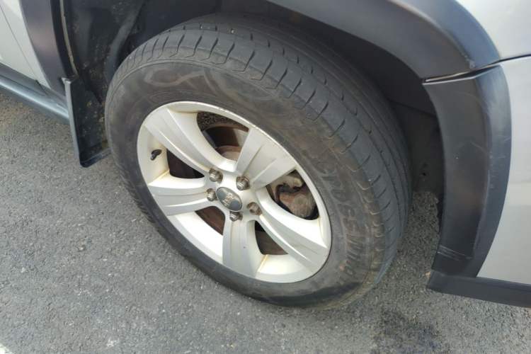 Used Jeep Compass 2011 2.4L four-wheel drive Comfort version Right Front Wheel Hub