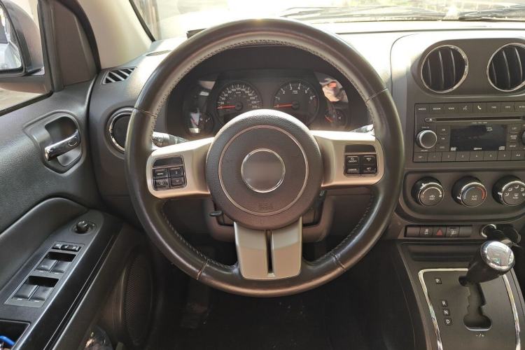 Used Jeep Compass 2011 2.0L two-wheel drive sport version Steering Wheel