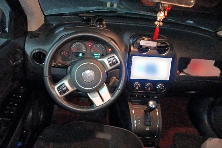 Used Jeep Compass 2011 2.0L two-wheel drive sport version Steering Wheel