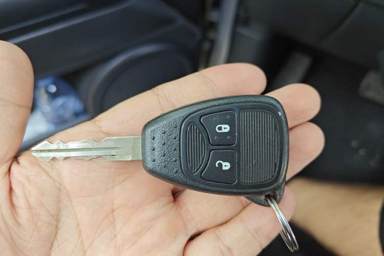 Used Jeep Compass 2011 2.0L two-wheel drive sport version Vehicle Key