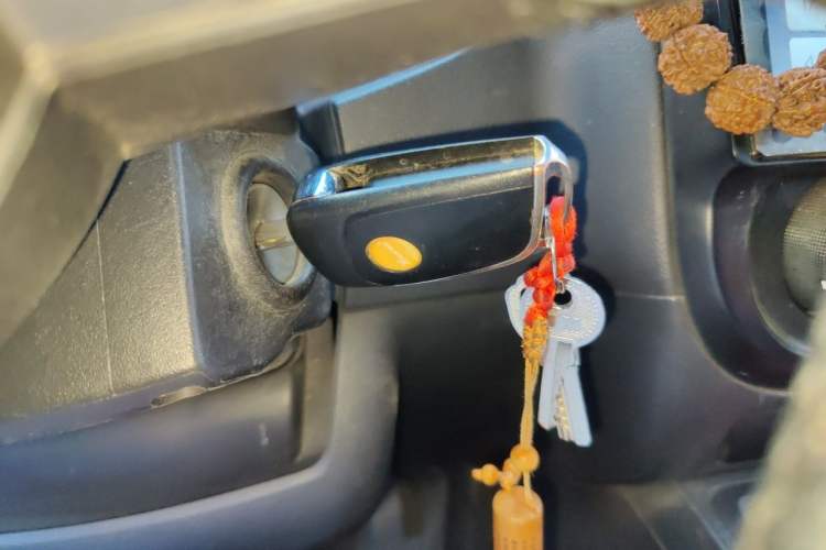Used Jeep Compass 2011 2.4L four-wheel drive Comfort version Vehicle Key