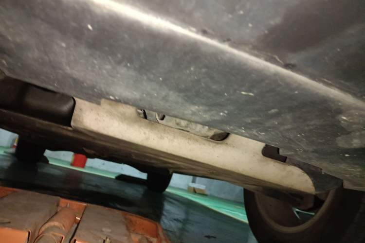 Used Jeep Compass 2011 2.4L four-wheel drive Comfort version Chassis Front