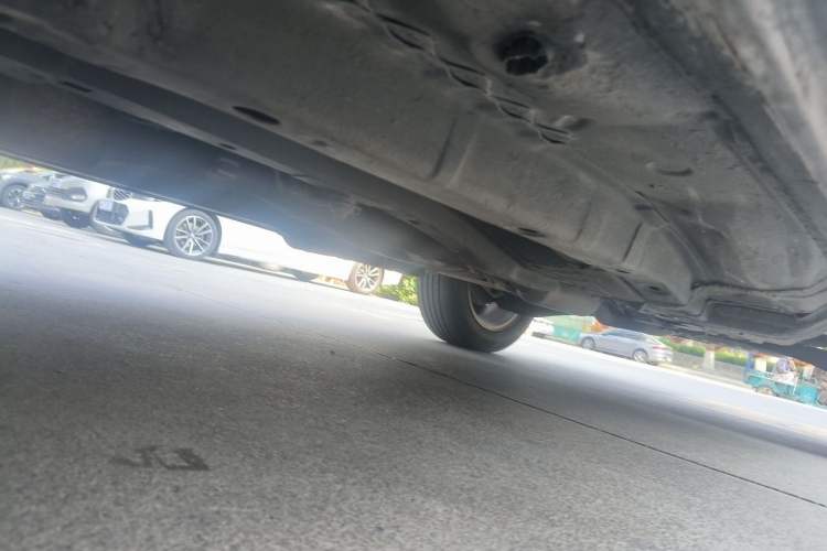 Used Jeep Compass 2011 2.4L four-wheel-drive sport version Chassis Front Left