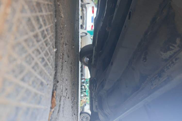 Used Jeep Compass 2011 2.4L four-wheel-drive sport version Chassis Front Left