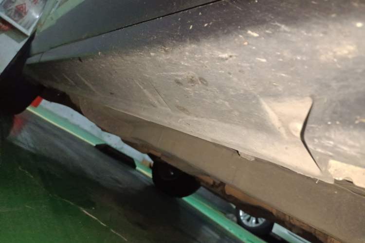 Used Jeep Compass 2011 2.4L four-wheel drive Comfort version Chassis Front Right
