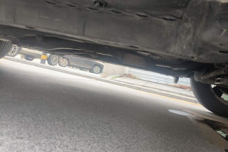 Used Jeep Compass 2011 2.4L four-wheel-drive sport version Chassis Front Right