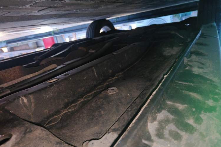 Used Jeep Compass 2011 2.4L four-wheel-drive sport version Chassis Front Right