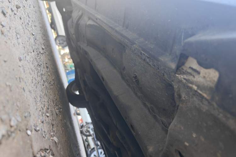 Used Jeep Compass 2011 2.4L four-wheel-drive sport version Chassis Front Right
