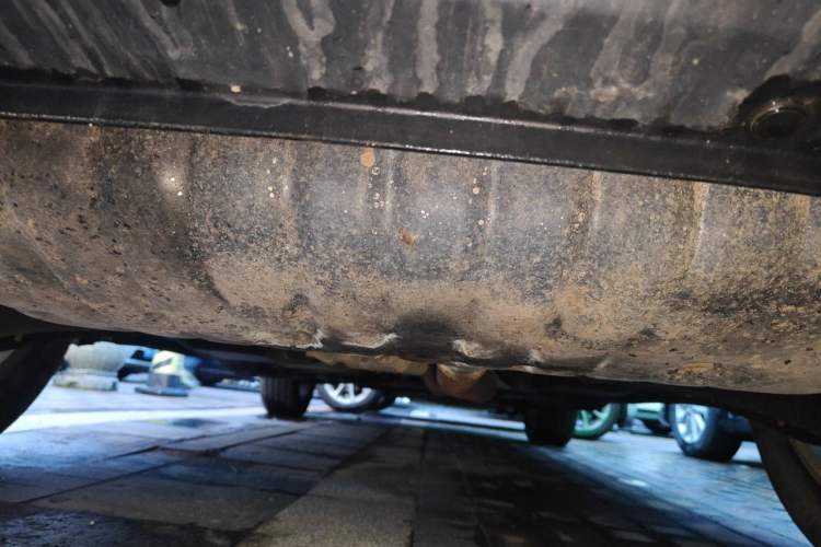 Used Jeep Compass 2011 2.4L four-wheel-drive sport version Chassis Rear