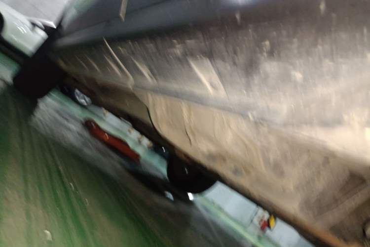 Used Jeep Compass 2011 2.4L four-wheel drive Comfort version Chassis Rear Left