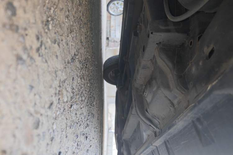Used Jeep Compass 2011 2.4L four-wheel-drive sport version Chassis Rear Right