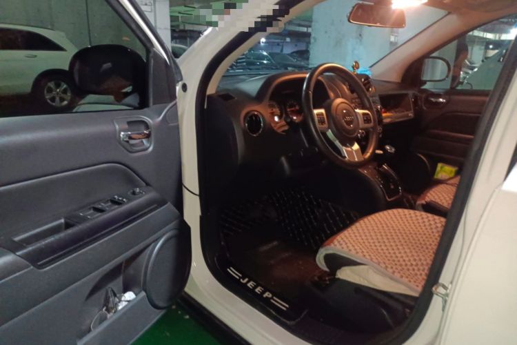 Used Jeep Compass 2011 2.4L four-wheel drive Comfort version Driver Seat