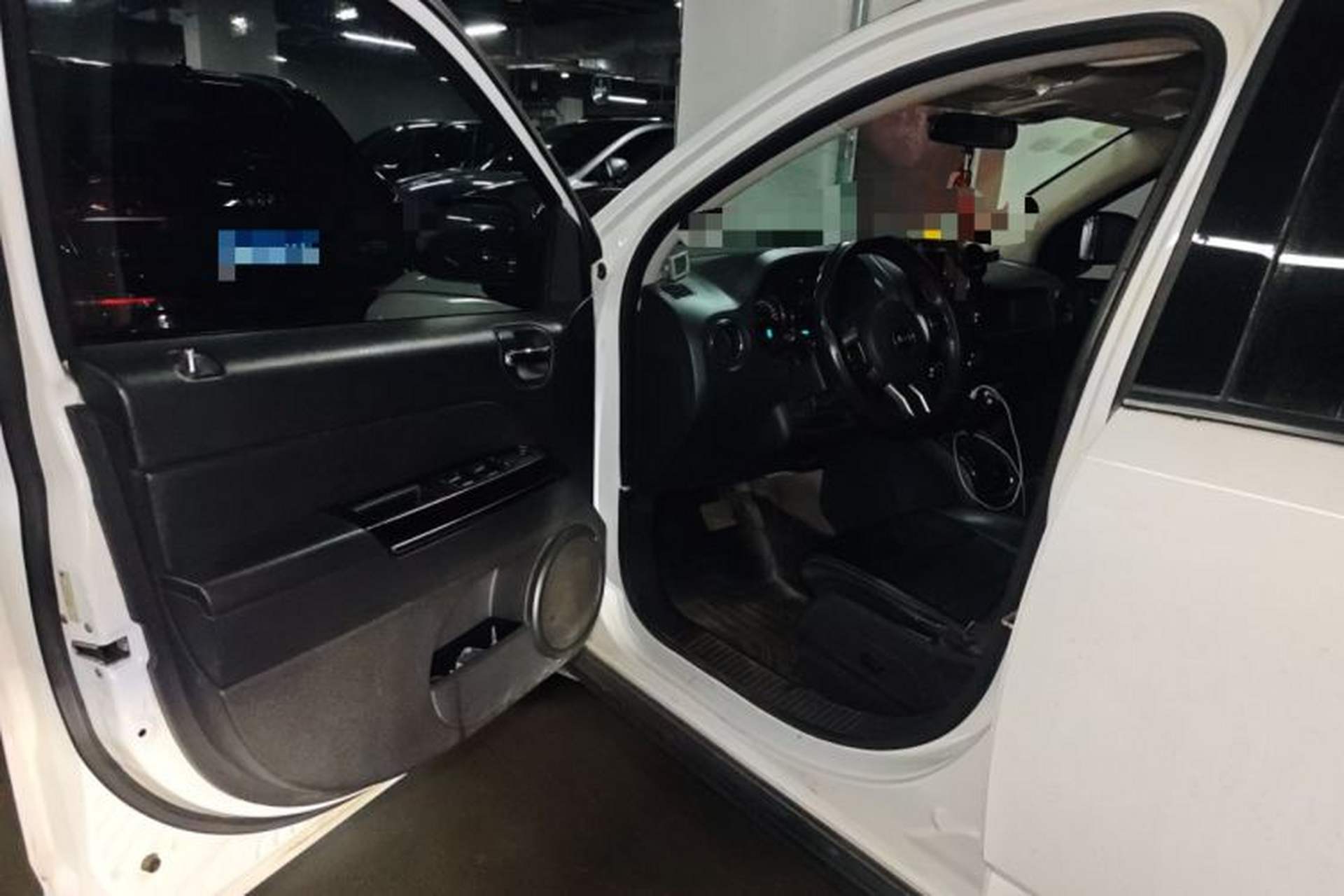 Used Jeep Compass 2011 2.0L two-wheel drive sport version Driver Seat